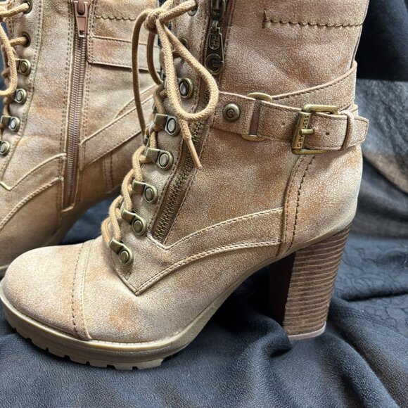 Women's  Size 7 medium Leather Boots - Picture 8 of 11